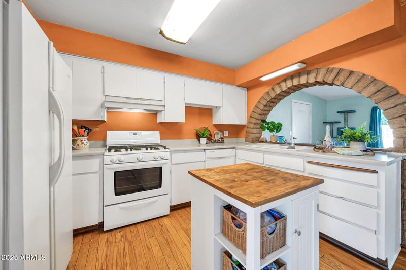 2142 Paradise Dr, Phoenix, AZ 85029