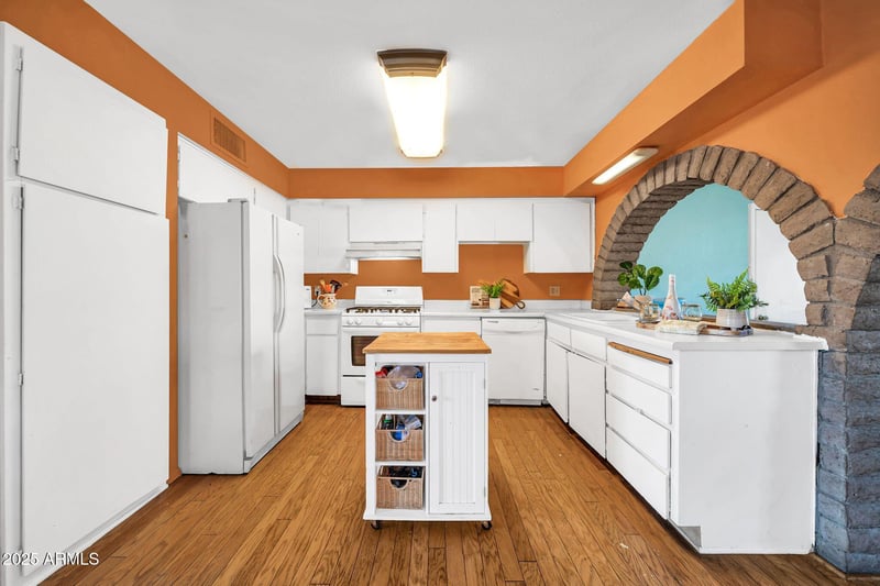 2142 Paradise Dr, Phoenix, AZ 85029