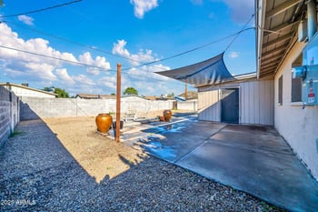 2142 Paradise Dr, Phoenix, AZ 85029