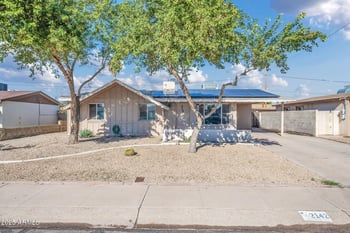 2142 Paradise Dr, Phoenix, AZ 85029
