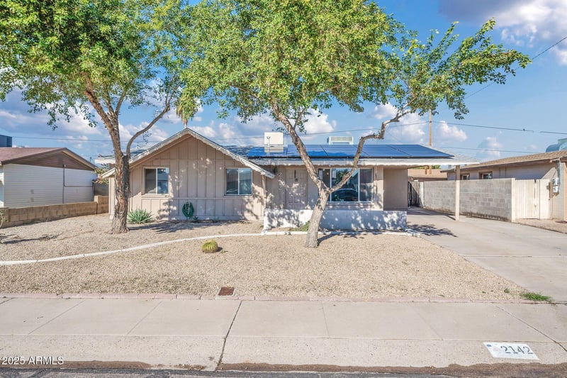 2142 Paradise Dr, Phoenix, AZ 85029