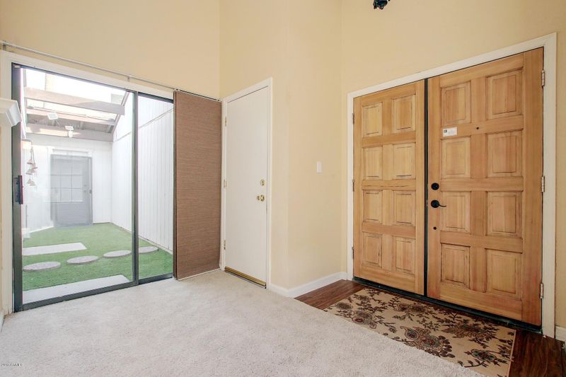 2142 S Las Palmas Cir, Mesa, AZ 85202