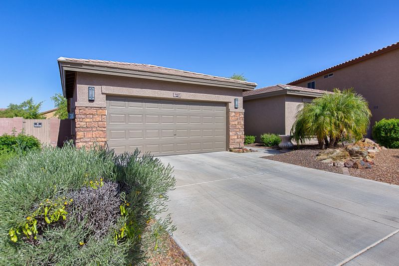 2142 W Redbird Dr, Phoenix, AZ 85085
