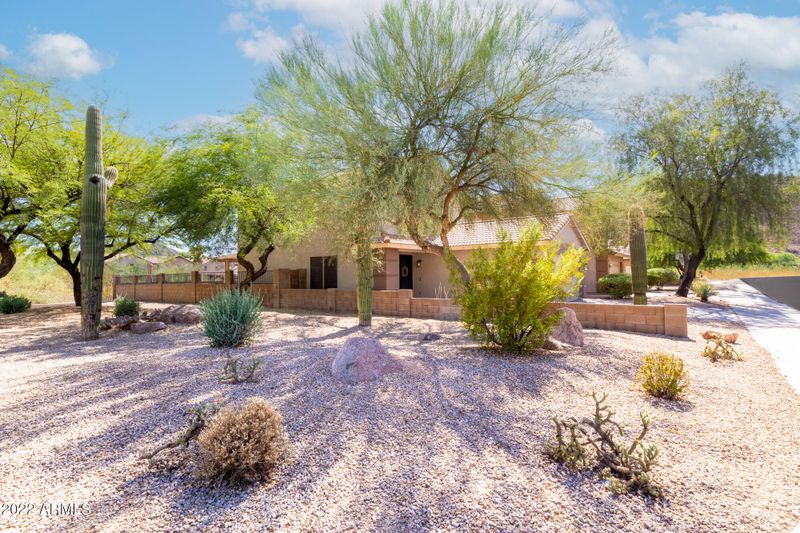 2143 E Casitas Del Rio Dr, Phoenix, AZ 85024