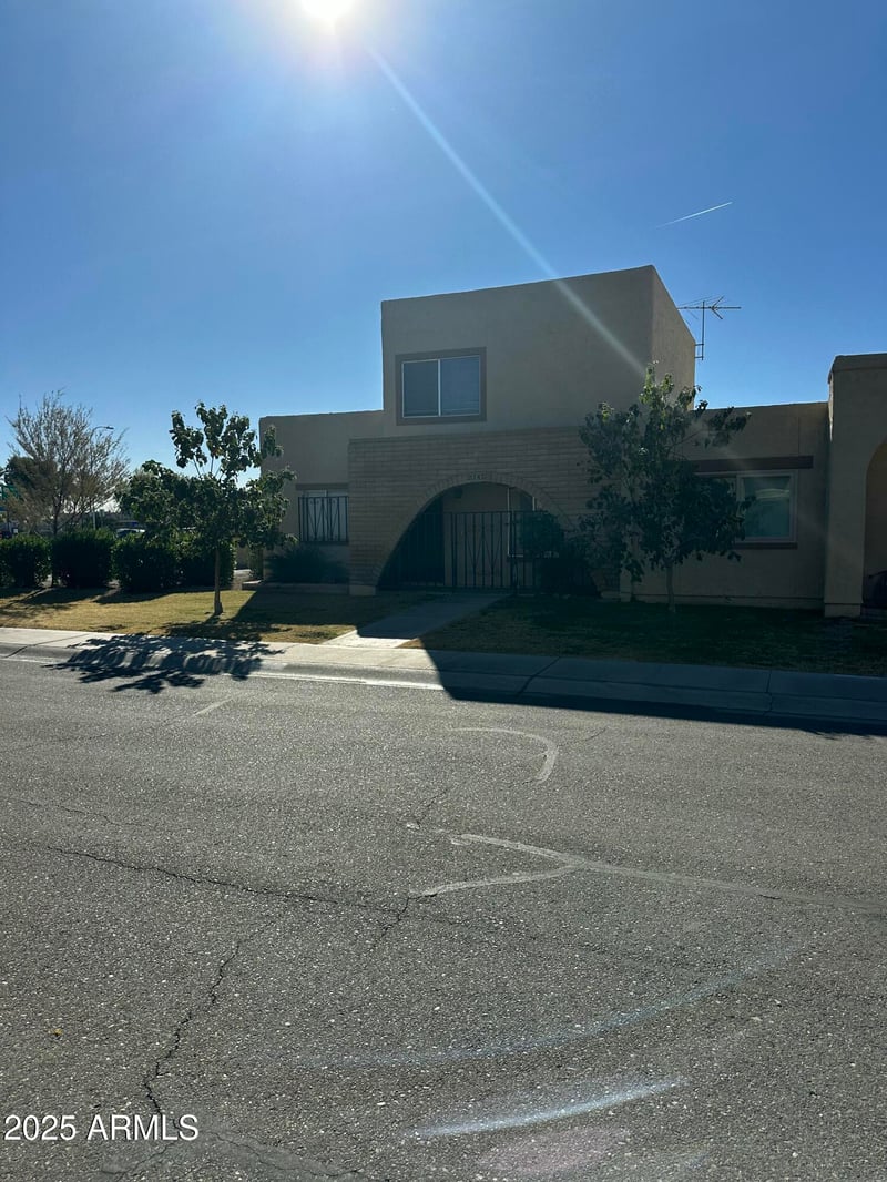 2145 Donner Dr, Tempe, AZ 85282