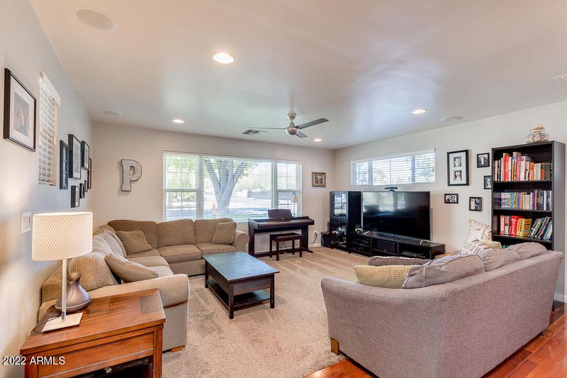 2145 E Clarendon Ave, Phoenix, AZ 85016