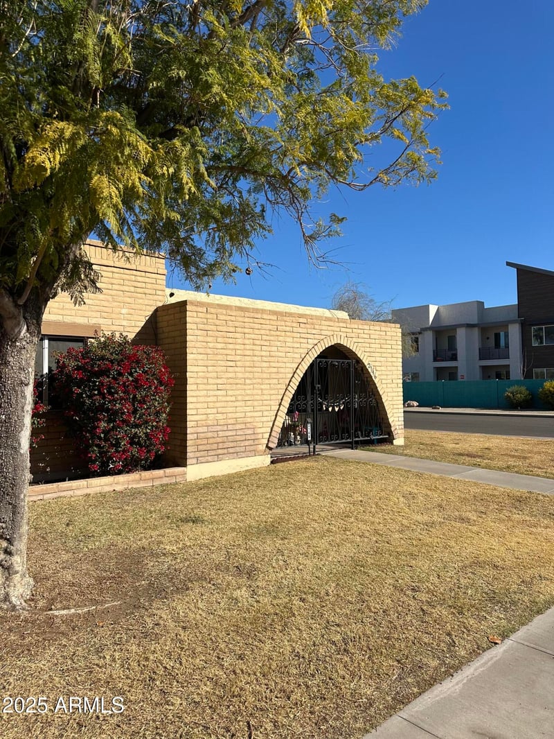 2146 Donner Dr, Tempe, AZ 85282