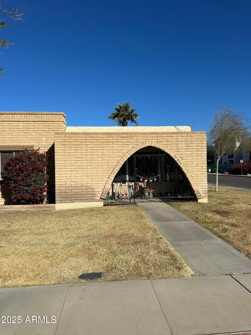 2146 Donner Dr, Tempe, AZ 85282