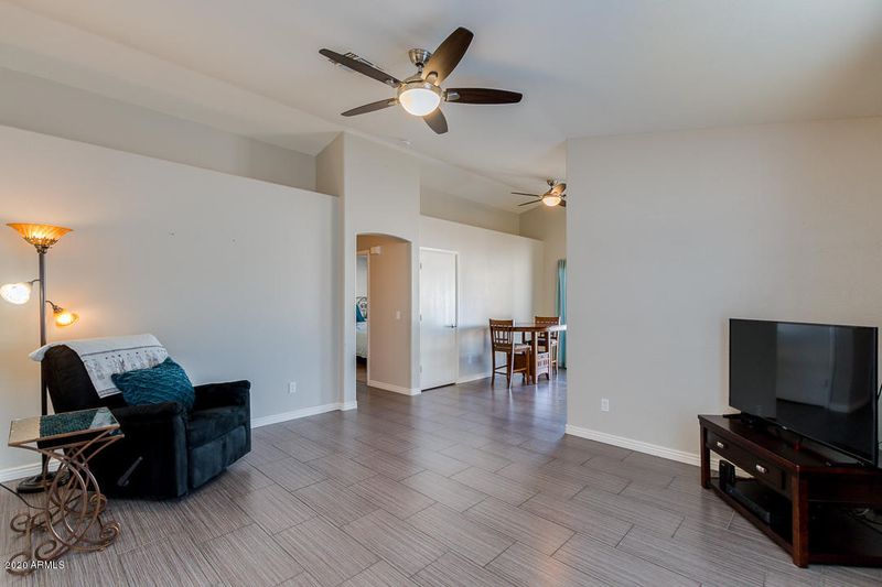 2146 E Robin Ln, Phoenix, AZ 85024