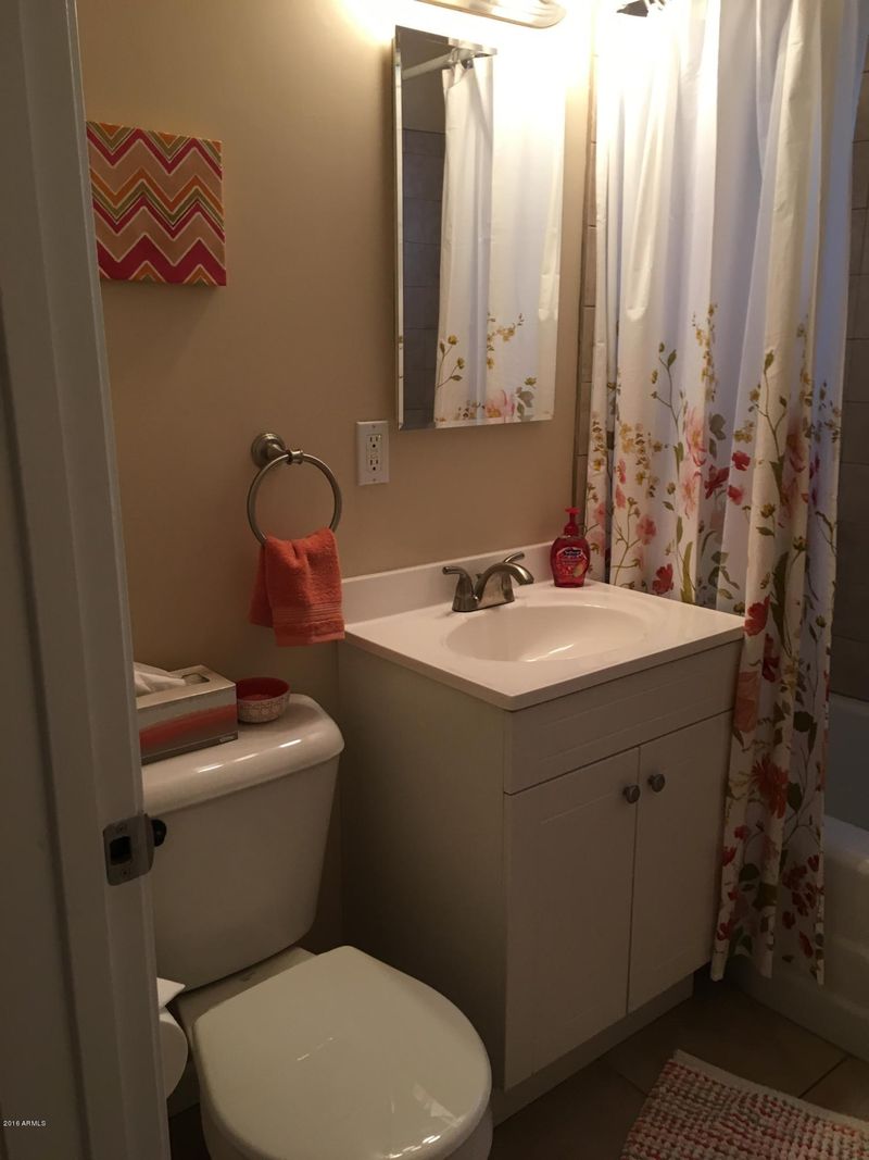215 E Orchid Ln, Phoenix, AZ 85020