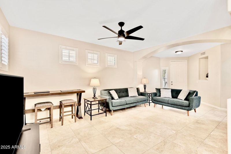 215 W Mountain Sage Dr, Phoenix, AZ 85045