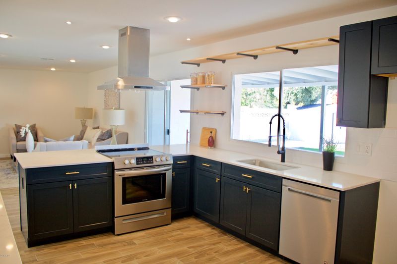 2150 E Concorda Dr, Tempe, AZ 85282