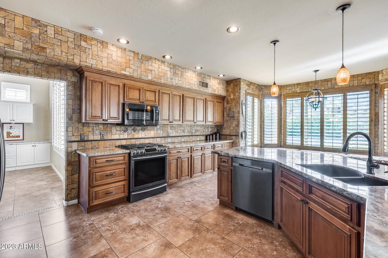 21528 71st Dr, Glendale, AZ 85308