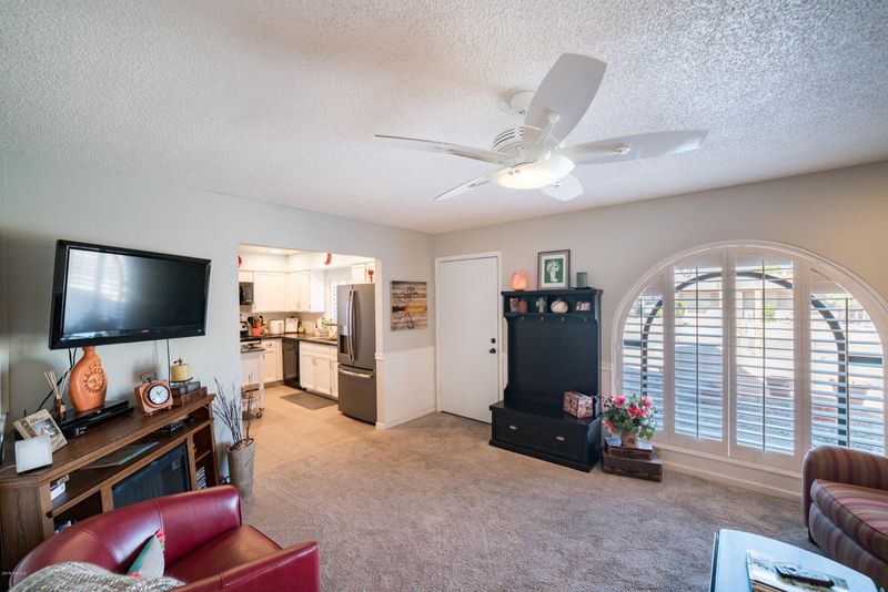 2153 E Betty Elyse Ln, Phoenix, AZ 85022