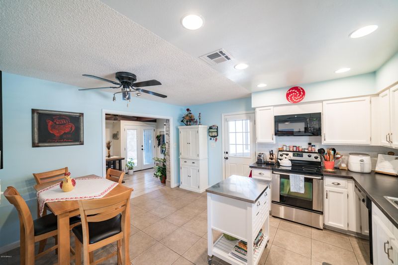 2153 E Betty Elyse Ln, Phoenix, AZ 85022