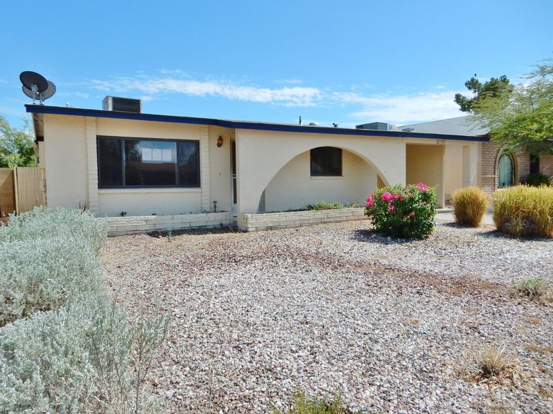 2157 E Betty Elyse Ln, Phoenix, AZ 85022
