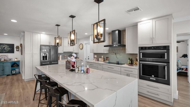 216 E Keogh Dr, Phoenix, AZ 85022