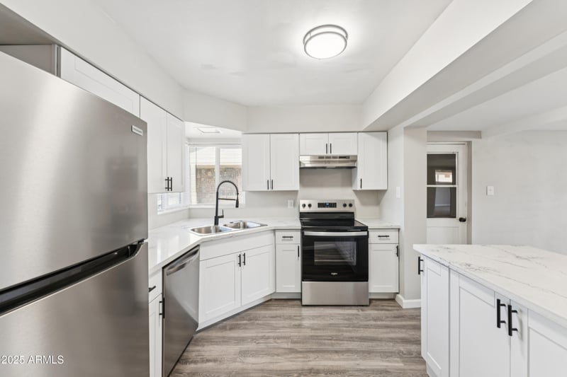2160 Corona Ave, Phoenix, AZ 85040
