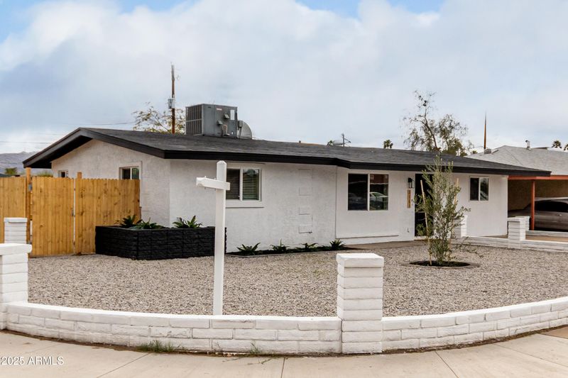2161 E Corona Ave, Phoenix, AZ 85040