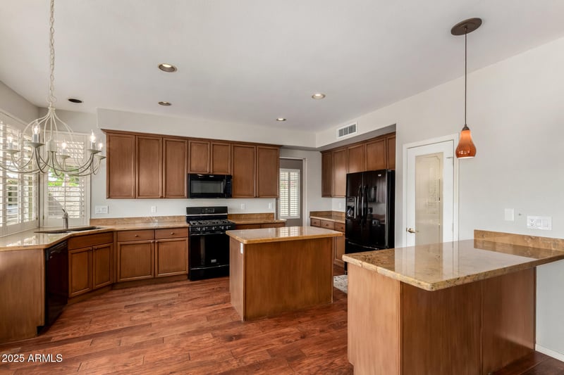 21614 59th Ln, Glendale, AZ 85308