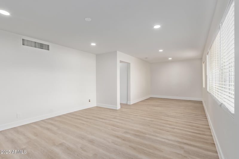 2163 Village Dr, Phoenix, AZ 85023