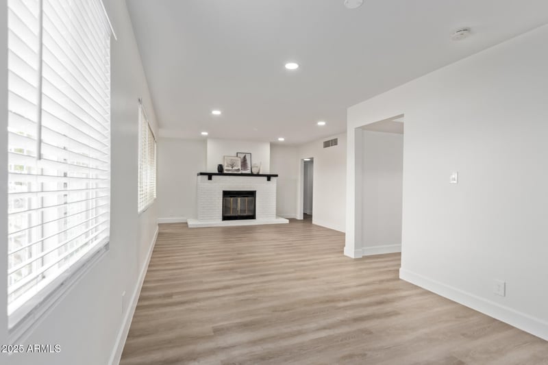 2163 Village Dr, Phoenix, AZ 85023