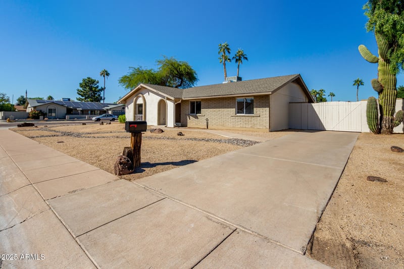 2164 Eugie Ave, Phoenix, AZ 85029