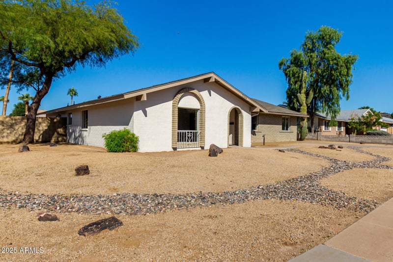 2164 Eugie Ave, Phoenix, AZ 85029