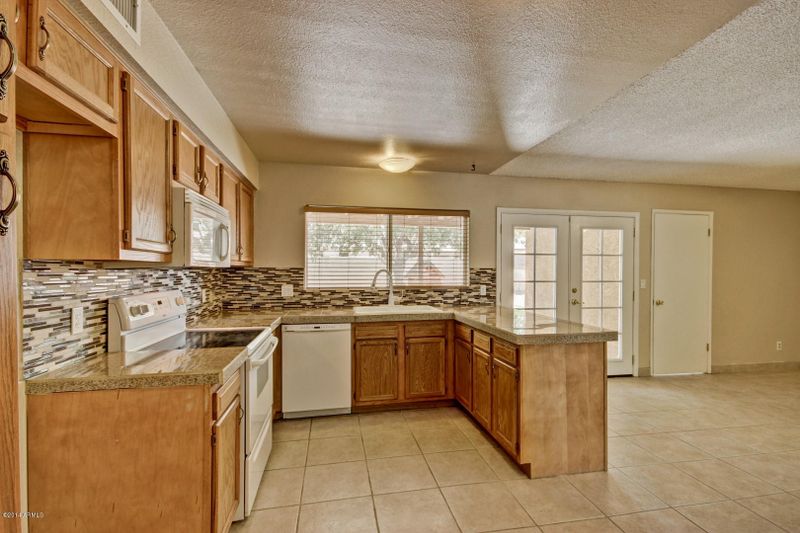 2165 E Claire Dr, Phoenix, AZ 85022