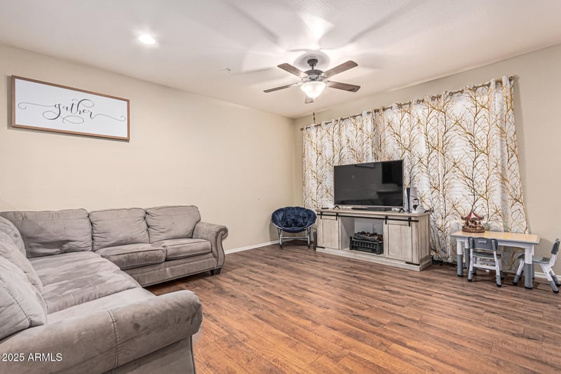 21655 36th Ave #103, Glendale, AZ 85308