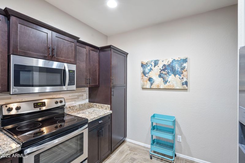 21655 N 36th Ave #111, Glendale, AZ 85308
