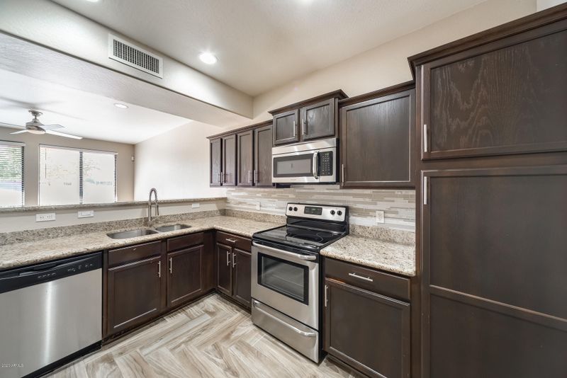 21655 N 36th Ave #136, Glendale, AZ 85308