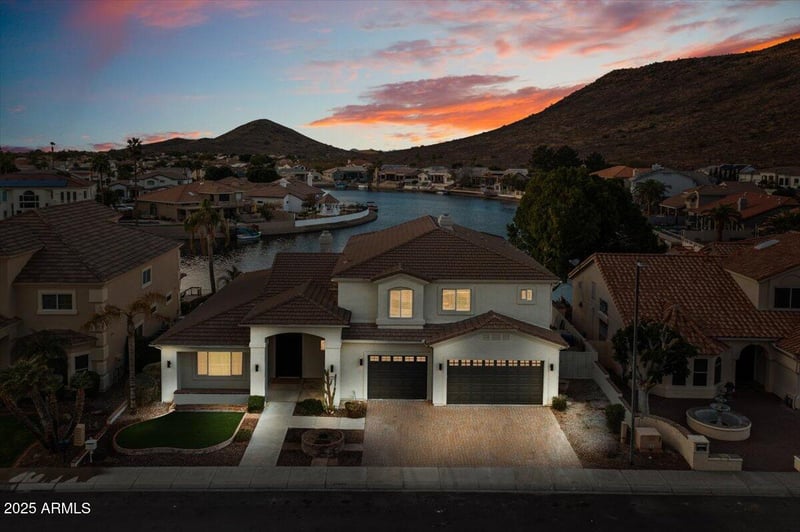 21682 53rd Dr, Glendale, AZ 85308