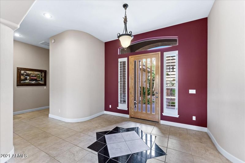 217 E Desert Wind Dr, Phoenix, AZ 85048