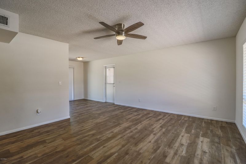 2170 E Beck Ln, Phoenix, AZ 85022