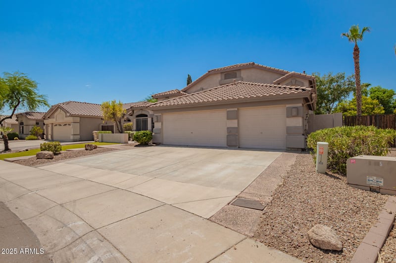 21708 70th Dr, Glendale, AZ 85308