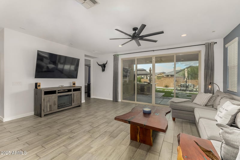 2174 Burnside Trl, Phoenix, AZ 85085