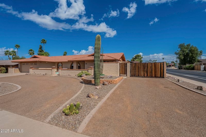 218 E Caribbean Ln, Phoenix, AZ 85022