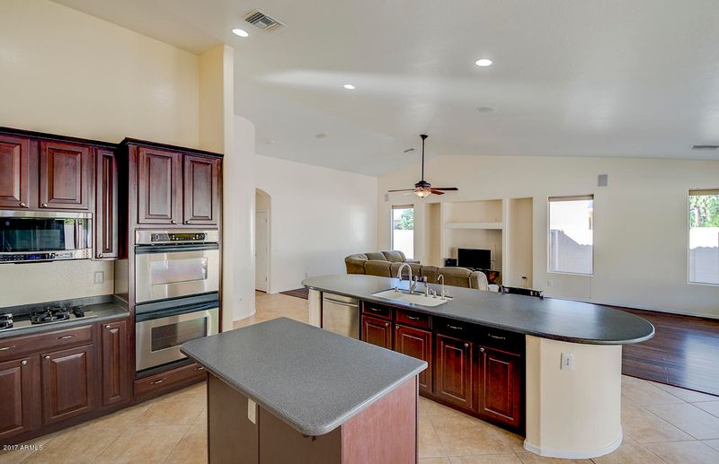 2186 E County Down Dr, Chandler, AZ 85249