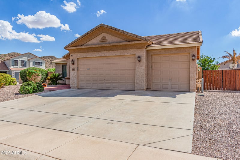 2189 Mila Way, San Tan Valley, AZ 85144