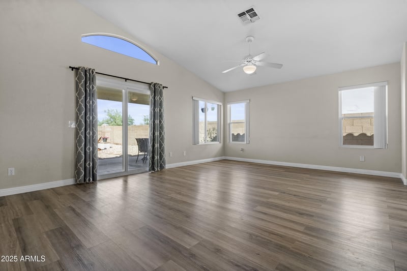 21956 74th Ln, Glendale, AZ 85310