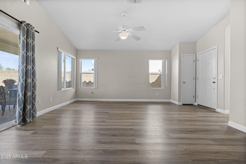 21956 74th Ln, Glendale, AZ 85310