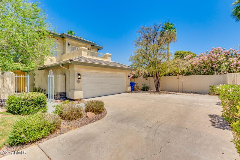 22 E Harmont Dr, Phoenix, AZ 85020