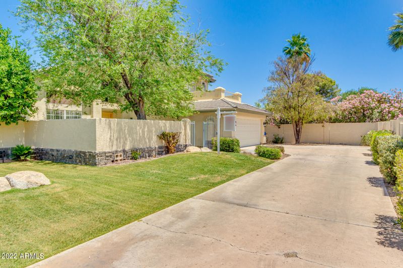 22 E Harmont Dr, Phoenix, AZ 85020