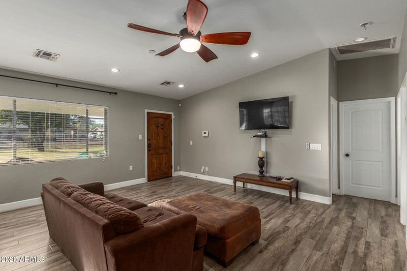 22 W Carson Rd, Phoenix, AZ 85041