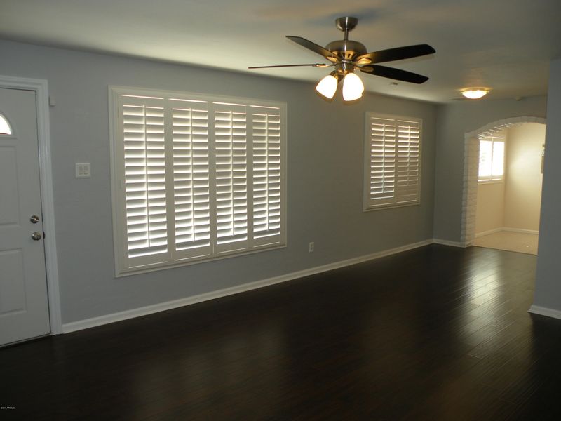 22 W Harwell Rd, Phoenix, AZ 85041