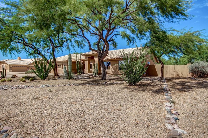 220 E Adamanda Dr, Desert Hills, AZ 85086