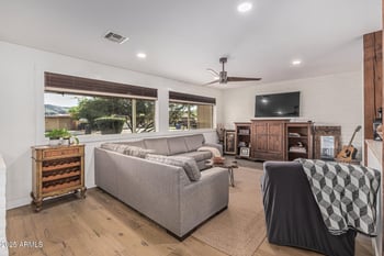 220 Seminole Dr, Phoenix, AZ 85023