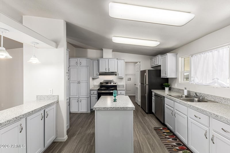 2200 N Delaware Dr #69, Apache Junction, AZ 85120