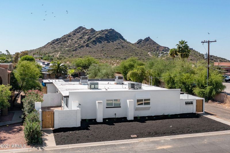 2201 E Cactus Rd, Phoenix, AZ 85022